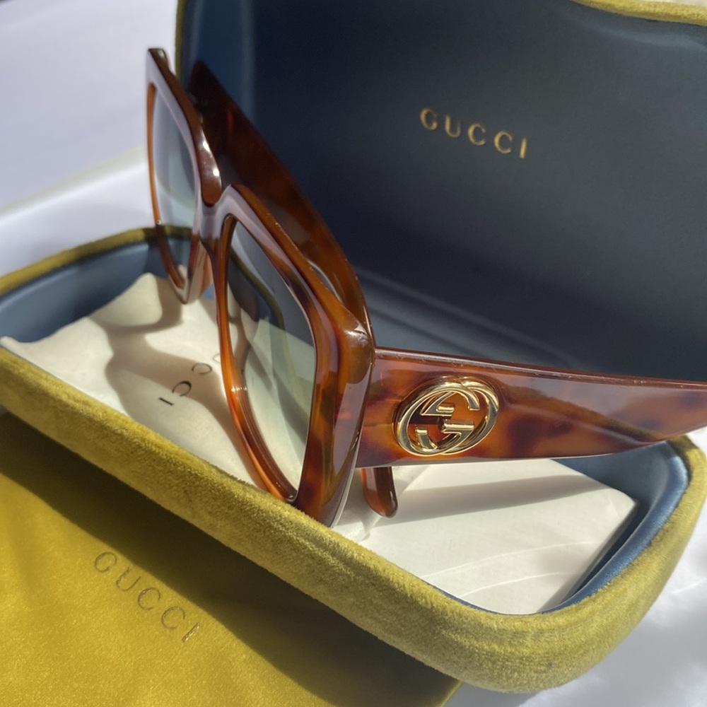 Gucci sunglasses with tortoiseshell print